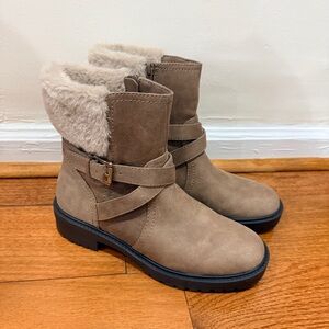 Women's Tan Ankle Winter Boots Size 7.5